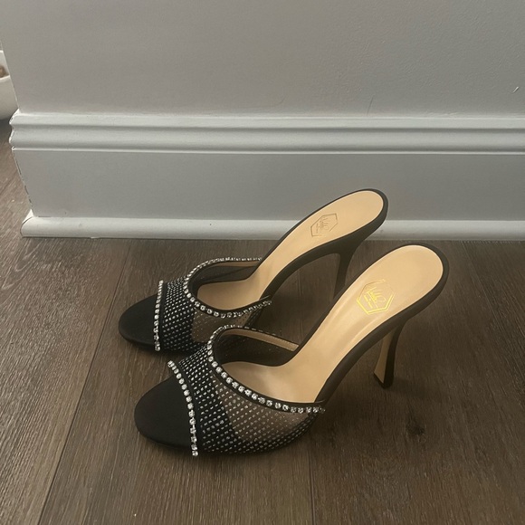 Nalebe by Amina Means Stellar Mule - Picture 2 of 3